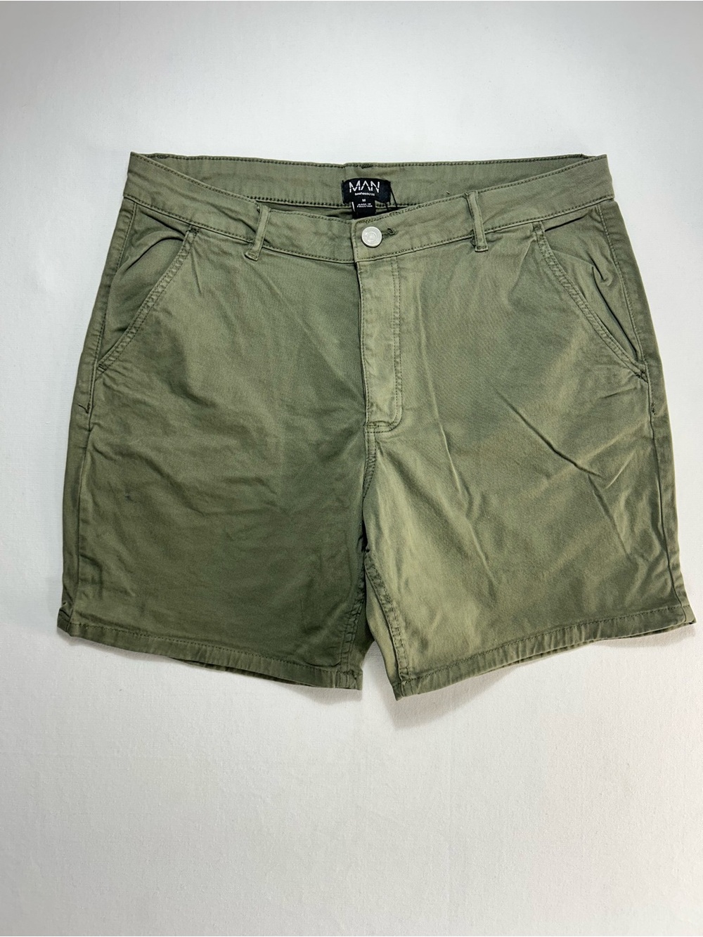 Boohoo MAN Olive Green Flat Front Men's Shorts - Size Medium